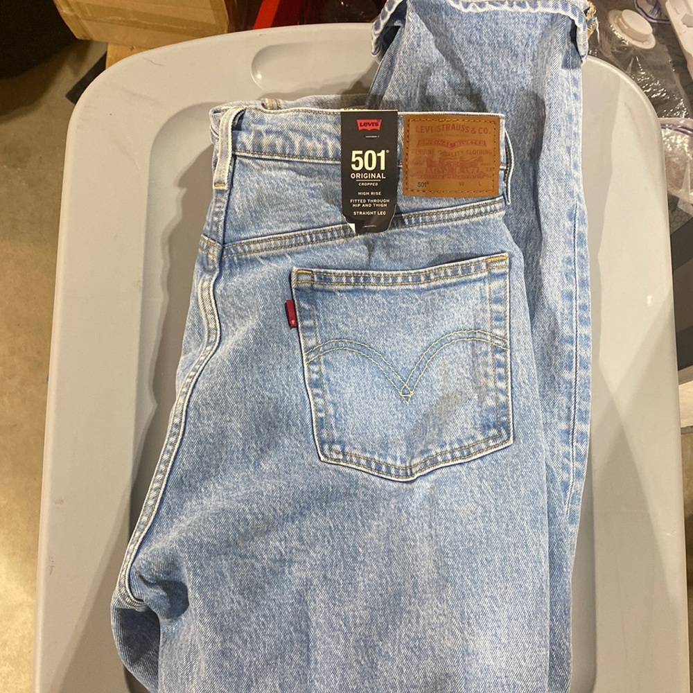 Levi’s Cropped 501